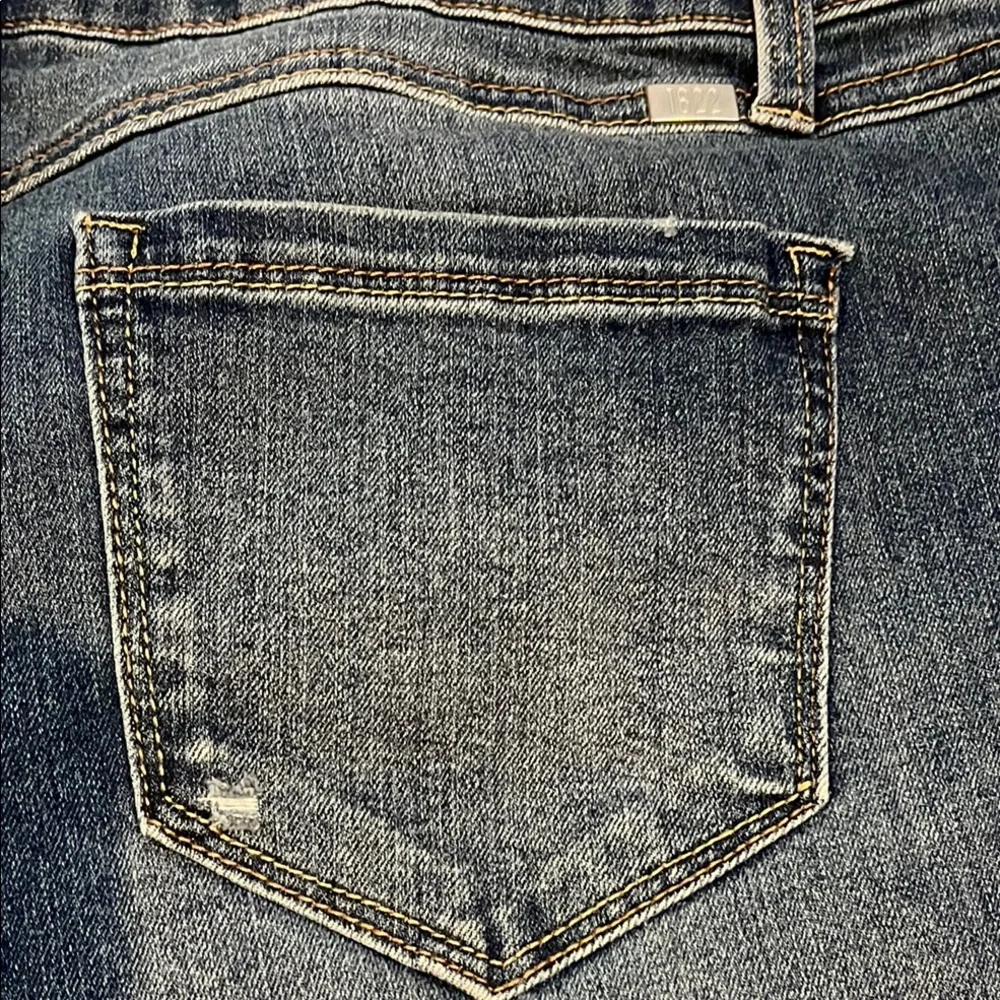 1822 Denim Classic Blue Jeans - Picture 4 of 5
